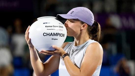 Iga Swiatek defeated Ekaterina Alexandrova 1-6, 7-6(3), 7-5 to win the 2025 Korea Open championship on Sunday, capping out her Asian hardcourt career in spectacular fashion. Despite a difficult start to the season, the Pole has been in excellent shape since her Wimbledon victory, and this win strengthens her attempt to end the season well.