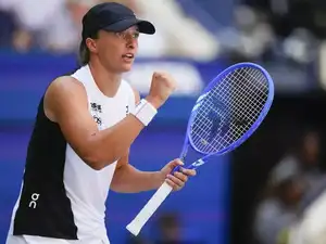 Iga Swiatek, the former champion, began her U.S. Open campaign impressively, defeating Colombia's Emiliana Arango in straight sets. Despite the bright sun at Arthur Ashe Stadium, Swiatek dominated, showcasing precision play with 26 winners and no break points faced. She expressed satisfaction with her solid performance and acknowledged the support of her Polish fans.