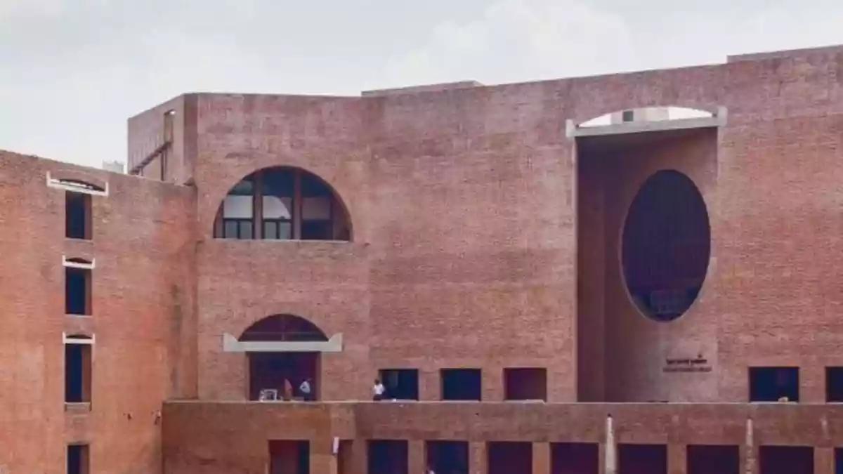 IIM Ahmedabad Records 100% Summer Placements For PGP 2027 Batch