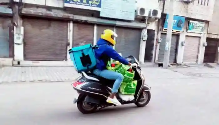 In a bizarre Delhi incident, a man refused to pay for food, prompting the delivery partner to call police, turning a meal into legal drama. <strong>New Delhi</strong>: A late-night food delivery in Delhi's Narela turned into a police case after a drunk customer refused to pay. The man, identified as Rishi Kumar, a school teacher, not only declined payment but also misbehaved with the delivery partner and later with police officers.