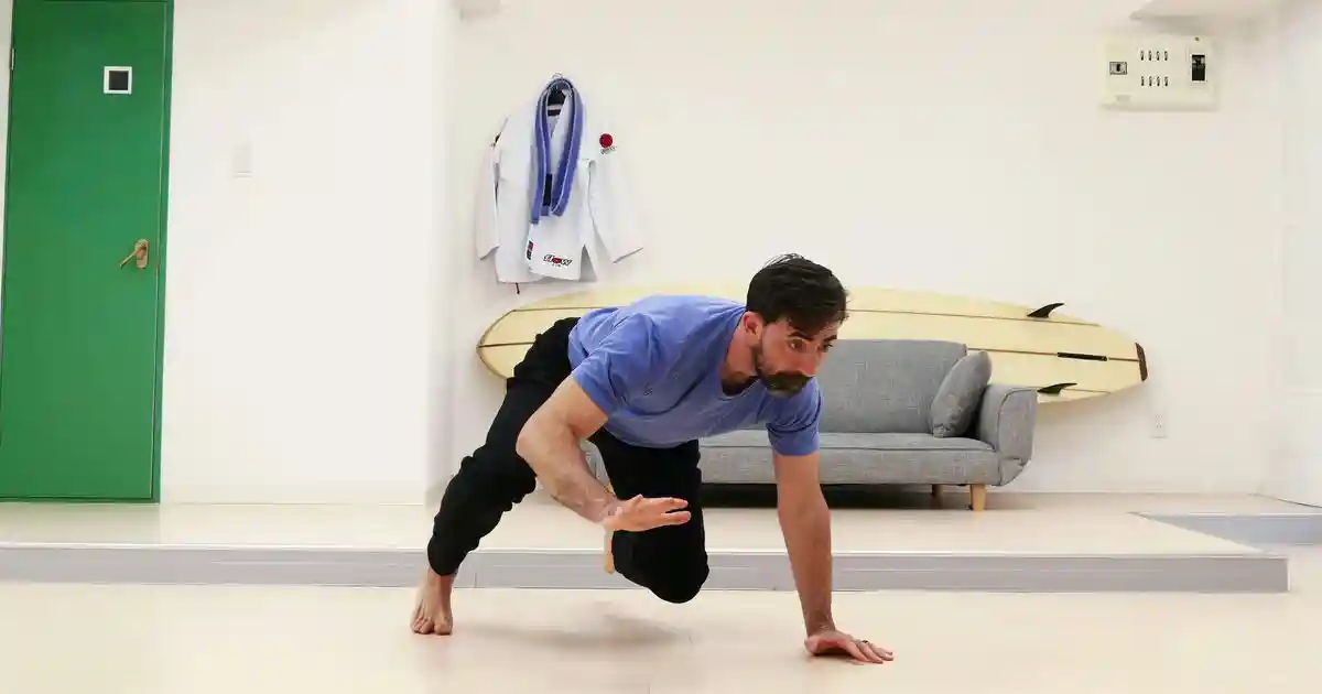 In a new online trend, people are scuttling, crawling, and bounding around on all fours while filming themselves – and their videos are getting a lot of attention. The practice is called quadrobics, and it's quite the spectacle. Quadrobics evangelists claim the movements promote fitness, strength, mobility and even spirituality, as a chance to reconnect with nature and the “primal” self.In a new online trend, people are scuttling, crawling, and bounding around on all fours while filming themselves – and their videos are getting a lot of attention. The practice is called quadrobics, and it's quite the spectacle.Quadrobics evangelists claim the movements promote fitness, strength, mobility and even spirituality, as a chance to reconnect with nature and the “primal” self.The word quadrobics comes from quattuor (Latin for four) and aerobics (exercise that is rhythmic and repetitive, and which uses the body's large muscle groups, such as in running).But is this form of workout actually good for you? Is it just another fad made viral by our attention economy? Or perhaps, a bit of both?
