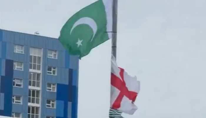 In a startling sight that caught locals attention, a Pakistani flag was hoisted atop a British flag in Luton, alarming locals and sparking debate over respect for national symbols. In a video that has gone viral, a Pakistani Flag can be seen Hoisted above the British flag, sparking concerns over it's placement and the city in which it was hoisted. The flag was hoisted in Luton, England, raising questions on the increase in the Muslim population fearing it to be Muslim dominated.