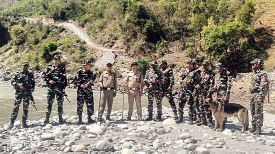 In a swift action, the Sashastra Seema Bal (SSB) apprehended five prisoners who had escaped from a jail in Nepal and were attempting to cross into India, officials said. The prisoners were caught along the India-Nepal border in Uttar Pradesh's Siddharthnagar district while attempting to infiltrate into Indian territory.