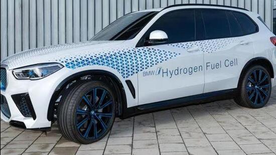 In case of cabs, the number plate will be black (top half) and blue (bottom half), while the figures will be in yellow colour NEW DELHI: The Centre on Thursday proposed a new category of registration number plates for hydrogen fuel-operated vehicles.