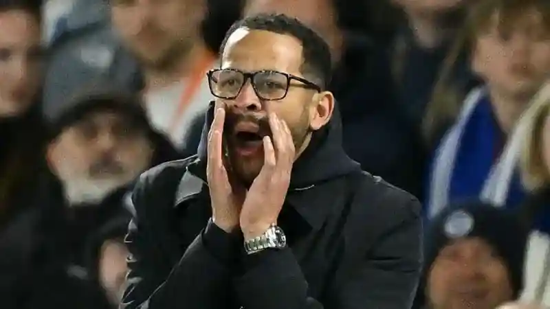 Chelsea</b> head coach Liam Rosenior said his team's performance in their defeat by </b>Brighton</b> was both 