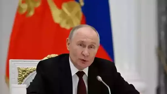 (Bloomberg) — India plans to start discussions toward the purchase of Russian fighter jets and a missile defense shield during President Vladimir Putin's