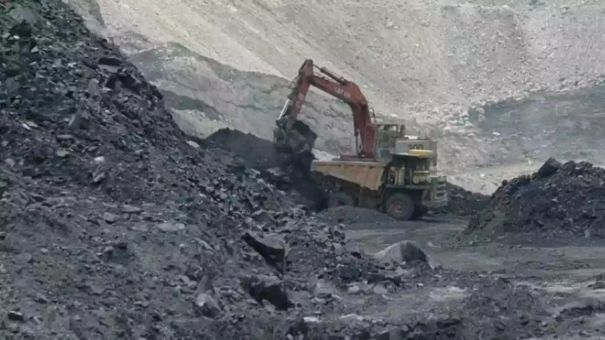India’s output of eight core infrastructure sectors slipped into contraction in March, falling 0.4 per cent year-on-year as weakness in coal, crude oil