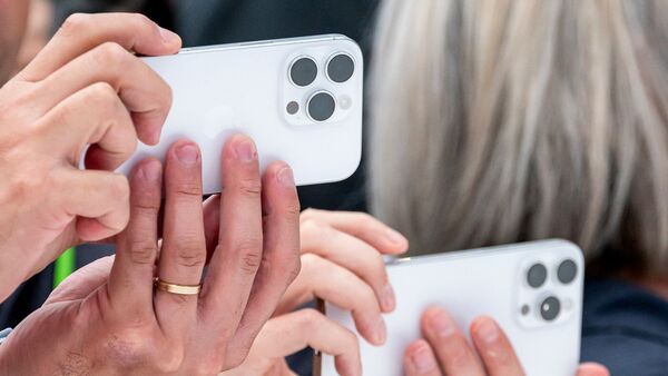 India's festive shopping season has officially begun with the arrival of Navratri, with Amazon's Great Indian Festival and Flipkart's Big Billion Days Sale offering consumers a wide array of discounts across categories, including electronics, home appliances, and fashion. Among the most attractive deals this year are those on smartphones, with Apple's iPhone range taking centre stage, available at prices significantly lower than their usual market rates.