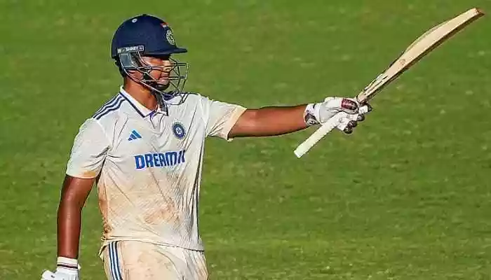 India U19 take on Australia U19 in the 1st Youth Test in Brisbane, with live streaming available on JioHotstar and Star Sports, featuring teen sensation Vaibhav Suryavanshi in record-breaking form. The stage is set for an exciting clash as India U19 take on Australia U19 in the first Youth Test at the Ian Healy Oval, Brisbane. Following a dominant 3-0 clean sweep in the preceding Youth ODI series, the Indian side led by Ayush Mhatre will aim to extend their red-ball supremacy on Australian soil. Fans across India can catch every delivery live via Star Sports Network and online through JioHotstar live streaming, ensuring no moment is missed.