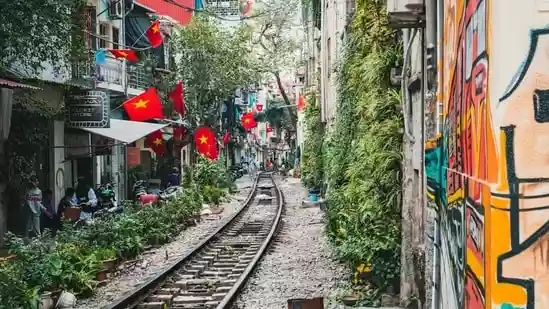 Indian man in Vietnam says clean streets make a huge difference