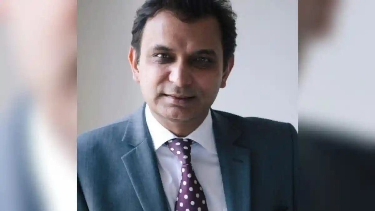 Indian-Origin Surgeon Carries Out UK's First Long-Distance Robotic Surgery From 2