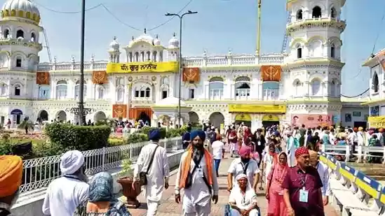 Indian Sikh pilgrims have been issued visas for neighbouring Pakistan, the first major allowance after travel between the arch-rival nations was frozen during