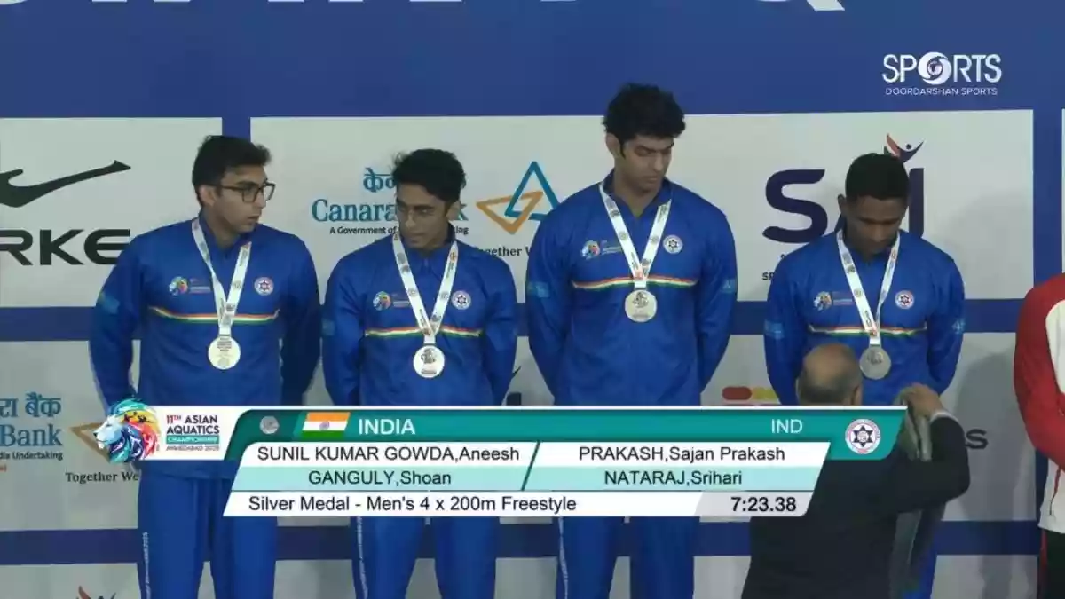 Indian swimmers were at the top of their game at the Asian Aquatics Championships on Monday, with a number of them breaking records and divers winning a historic medal. The men's 4x200m freestyle relay team broke the national record to bag silver at the tournament.