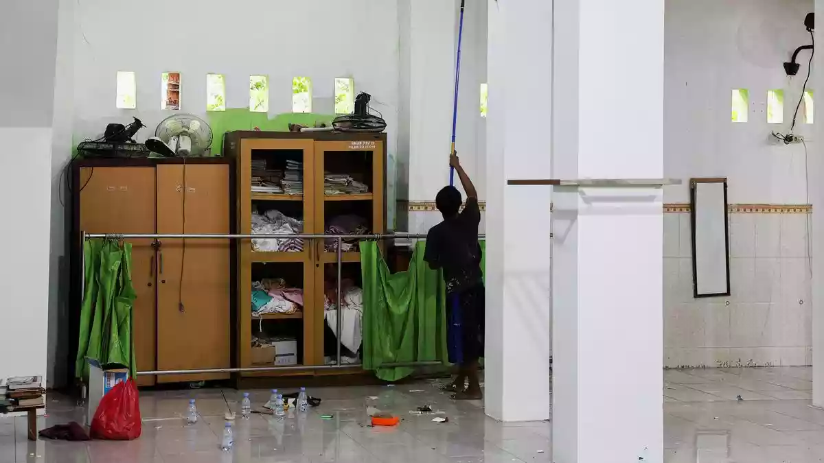 Indonesia police find possible explosive powder in Jakarta mosque blasts