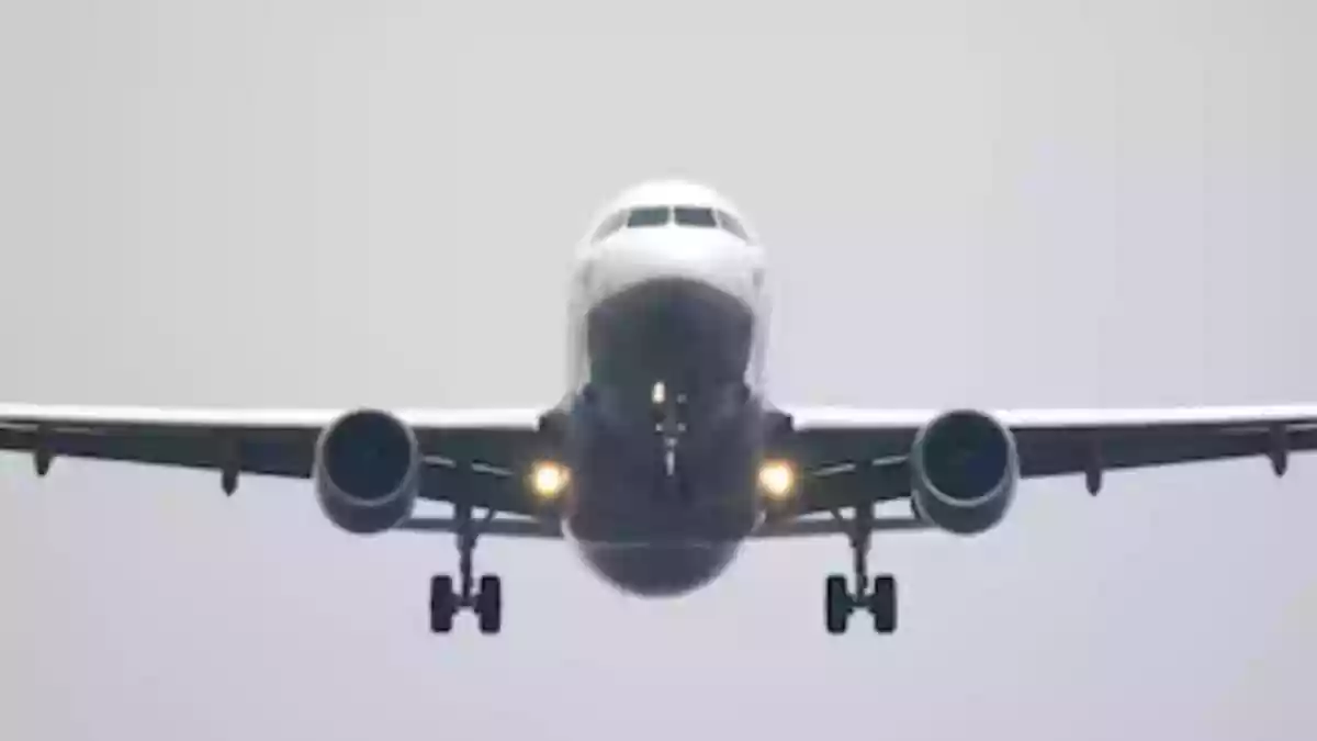 Iran closed its airspace to commercial flights early Thursday morning amid threats of an imminent attack from the United States. An Indian passenger aircraft