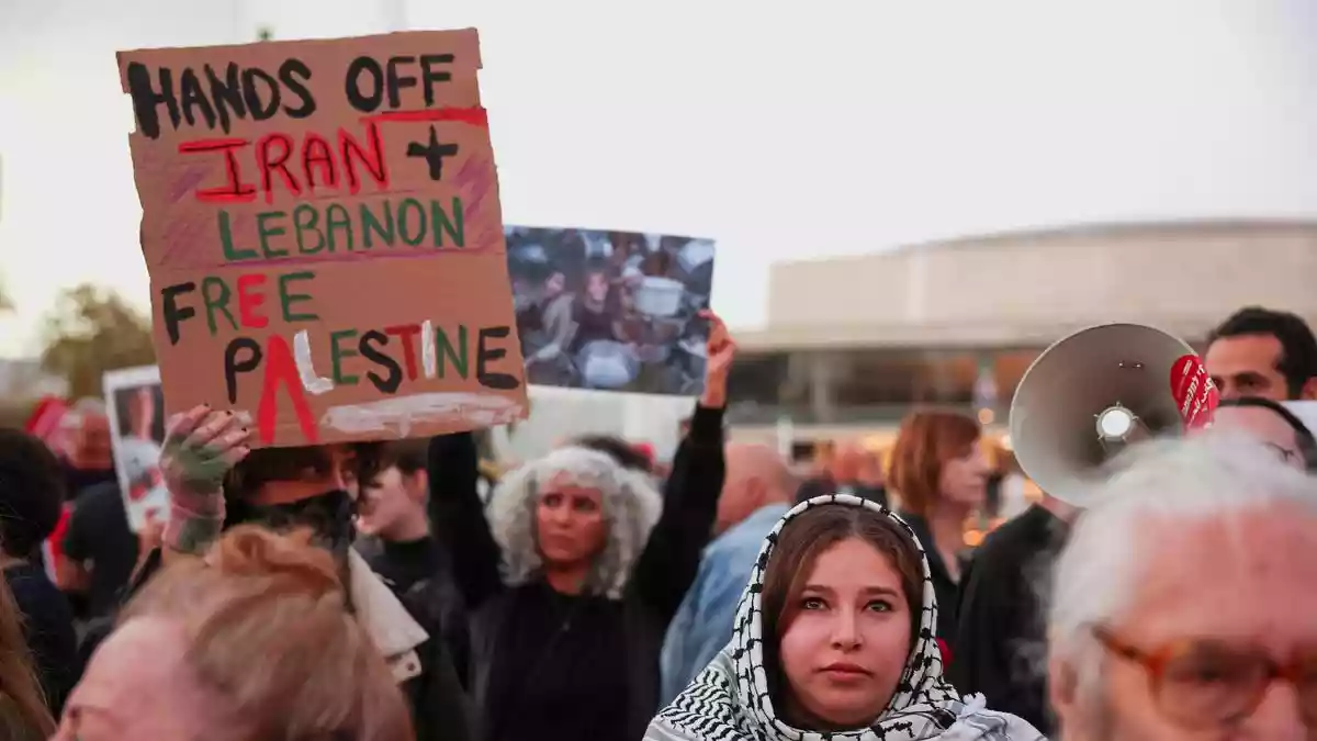 Iran's central military command on Saturday (April 4, 206) rejected U.S. President Donald Trump's threat to destroy the country's vital infrastructure if it