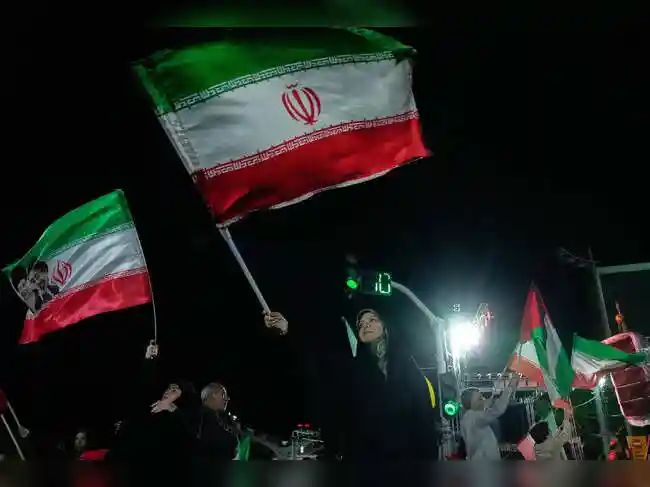 Iran has offered a new proposal to end the ongoing conflict. The plan suggests reopening shipping in the Strait of Hormuz and lifting the US blockade