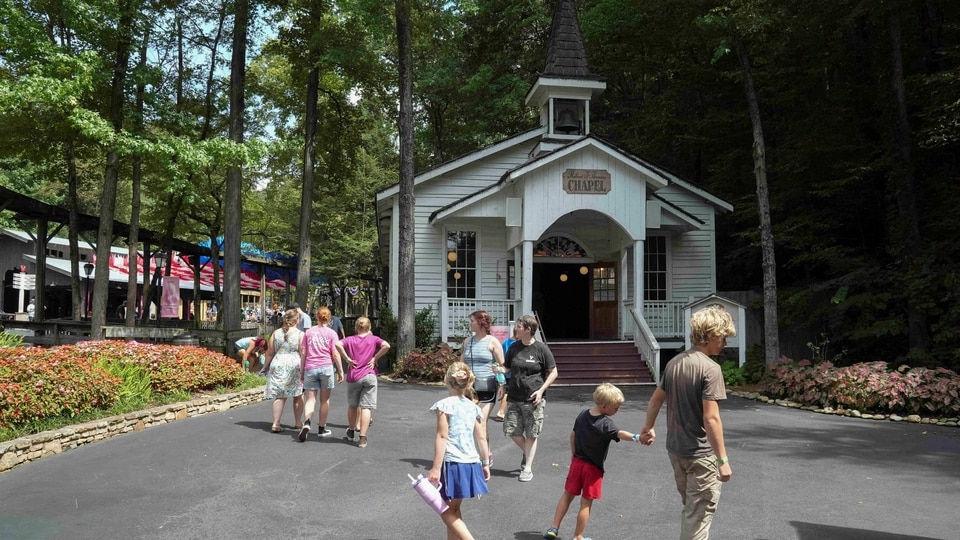 <h4>Fact check: Is Dollywood closing permanently after a fire? Could Disney buy the park for $200 billion?</h4><h4>Rumors that Dollywood