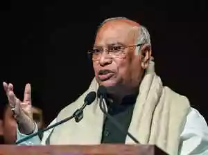 Congress leader Mallikarjun Kharge has strongly criticized the government's approach to the Right to Information Act. He stated the government is