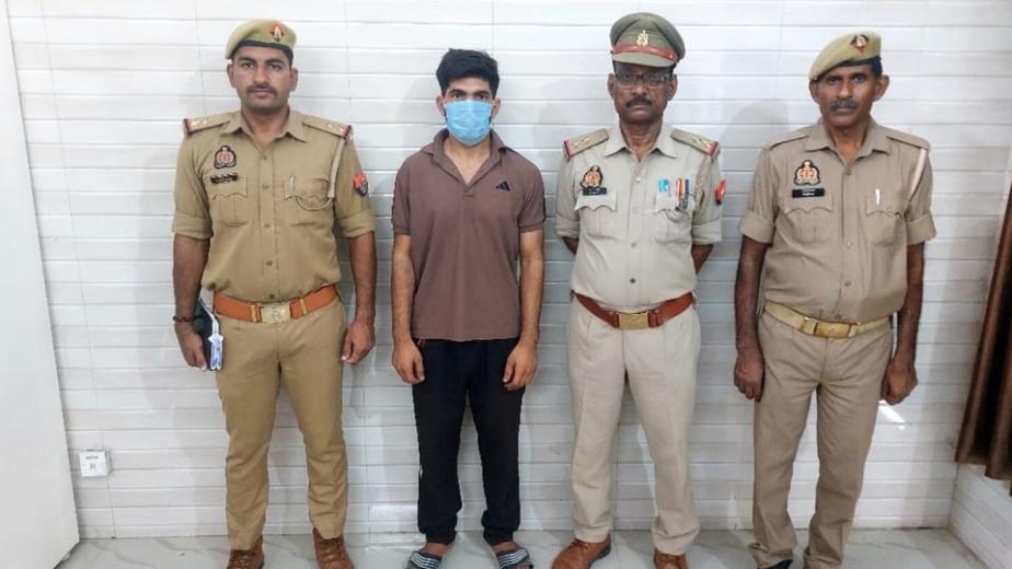 <h4>Man who posed as Jay Singh Rathore sent to judicial custody over fundraiser scam: ‘Iske koi bhi sagi behen nahi hai’</h4><h4>Posing