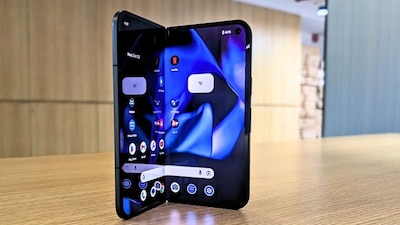 Google has finally made it happen. You can actually send files from Android phones to iPhone using the Quick Share feature. The company has been on a mission