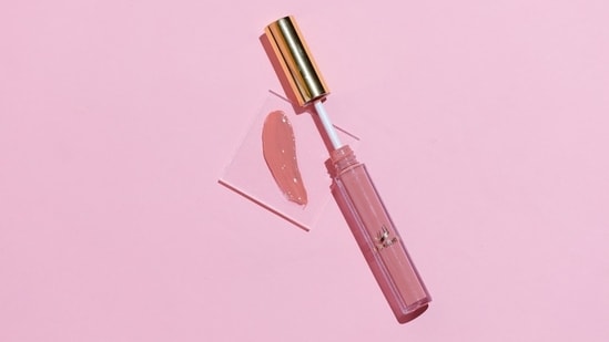 It won't be wrong to say that lipsticks are a woman's best friend, and we dare to step out without applying our favourite shade. From a casual day at work to the brunching sessions with our favourite girls, a lipstick shade is what we usually keep handy almost all the time. But the real concern is smudging!!