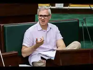 Jammu and Kashmir Chief Minister Omar Abdullah and opposition leader Mehbooba Mufti have called for an investigation into the death of Rashid Ahmad Mughal