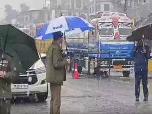 Jammu-Srinagar National Highway remains closed for second day