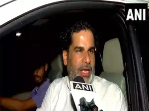 Jan Suraaj Founder Prashant Kishor criticized Congress leader Rahul Gandhi. Kishor stated Gandhi lacks respect in Bihar. He accused Congress of being an RJD follower. Kishor claimed both Gandhi and PM Modi ignore Bihar's issues. These issues include migration and corruption. Tejashwi Yadav accused the BJP of corruption. Yadav promised a corruption-free government if elected in Bihar.