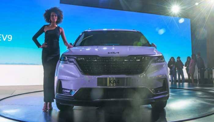 Japanese cars could end up being sold at lower prices than South Korean cars, such as Hyundai Motor Co., in the American market when US tariffs on Japanese automobiles drop from 27.5 percent to 15 percent on Tuesday. <strong>New Delhi: </strong>Japanese cars could end up being sold at lower prices than South Korean cars, such as Hyundai Motor Co., in the American market when US tariffs on Japanese automobiles drop from 27.5 percent to 15 percent on Tuesday.