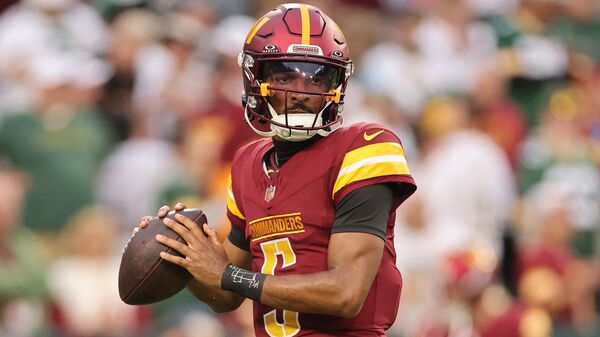 Jayden Daniels, Washington Commanders' star quarterback, has been sidelined for their NFL Week 3 matchup against the Las Vegas Raiders, head coach Dan Quinn announced Friday. Daniels, who suffered a knee sprain in the team's Week 2 loss to the Green Bay Packers, will miss the first game of his NFL career. Notably, veteran quarterback Marcus Mariota will step in as the starter for the Commanders' home game on Sunday.