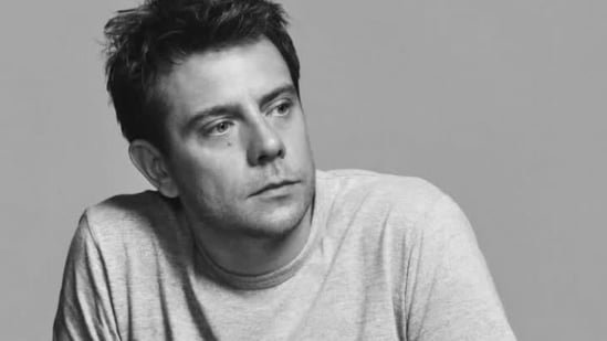 Jonathan Anderson named creative director of Dior, succeeding Maria Grazia Chiuri after nearly ten years. Irish designer Jonathan Anderson has been appointed creative director of the French luxury goods company Dior. With this, he has replaced Maria Grazia Chiuri, who served in that position for nearly ten years. Anderson will be in charge of the couture and accessory collections for both men and women.