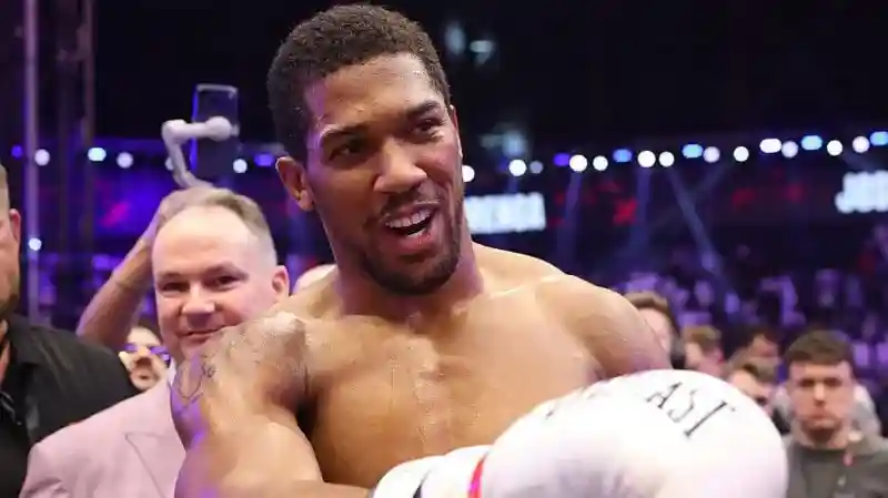 <b>Anthony Joshua suffered two knockdowns - the first happening after just 20 seconds - before recovering to dramatically stop Kristian Prenga in the