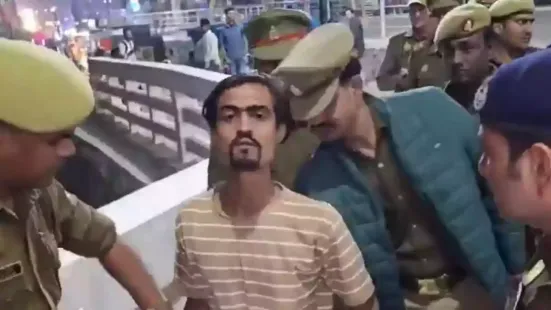 Routine police checks are done to ensure order in public areas. Recently, a young man stole the spotlight when senior police officers were conducting a routine