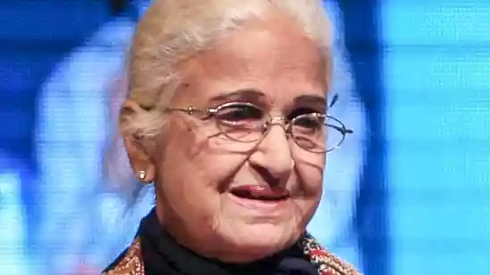 Veteran actress Kamini Kaushal's final rites were performed on Saturday, with an intimate gathering of close family members in attendance