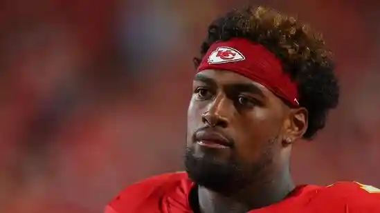 Kansas City Chiefs offensive tackle Josh Simmons was listed as questionable before the Monday Night Football game against the Jacksonville Jaguars. According to the Chiefs, Simmons had suffered a pregame illness that ruled him out of the game. However, when the game started, Simmons was seen on the field with his helmet on, taking part in the game.Kansas City Chiefs offensive tackle Josh Simmons was listed as questionable before the Monday Night Football game against the Jacksonville Jaguars. According to the Chiefs, Simmons had suffered a pregame illness that ruled him out of the game. However, when the game started, Simmons was seen on the field with his helmet on, taking part in the game.This story is being updated.