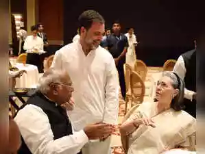 Kharge, Sonia, Rahul Gandhi, other opposition MPs protest against SIR in Parliament complex