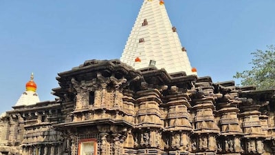 Kolhapur's Mahalaxmi Temple, also known as Ambabai Temple, is among the most important pilgrimage sites in India. Dedicated to Goddess Mahalaxmi, it is considered one of the three and a half Shakti Peethas and draws lakhs of devotees every year. Its spiritual significance, combined with its rich history and unique traditions, makes Kolhapur a major religious and cultural hub.