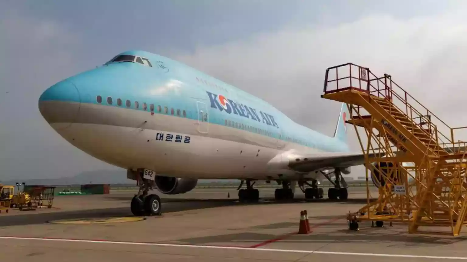 Korean Air says it is moving into emergency management mode to buffer the impact of surging jet fuel costs as the global economy is rocked by the ongoing