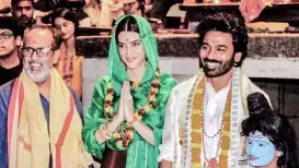 Dhanush and Kriti Sanon visited the Dagdusheth Halwai Ganapati Temple in Pune on Sunday, November 30, after the release of their romantic drama Tere Ishk Mein