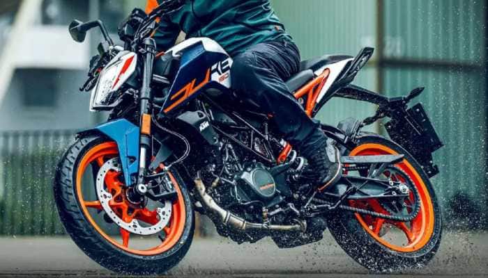 KTM 160 Duke: KTM has launched the much-awaited 160 Duke in India, replacing the Duke 125 as its new entry-level streetfighter. KTM 160 Duke Details: KTM has launched the much-awaited 160 Duke in India, replacing the Duke 125 as its new entry-level streetfighter. Priced at Rs 1,84,998 (ex-showroom), this motorcycle is set to take on the Yamaha MT-15, which costs Rs 1.69 lakh for the standard trim and Rs 1.80 lakh for the DLX variant. The 160 Duke is now KTM's most affordable offering in India, and also the most powerful bike in the 160cc category. Bookings are open at KTM dealerships and online.