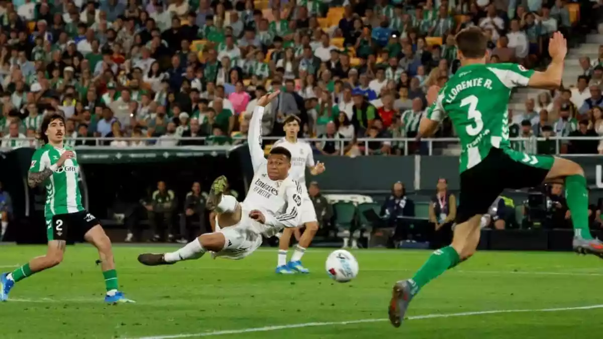 Kylian Mbappe's Hamstring Strain Effectively Ends Real Madrid's Title Hopes - Report