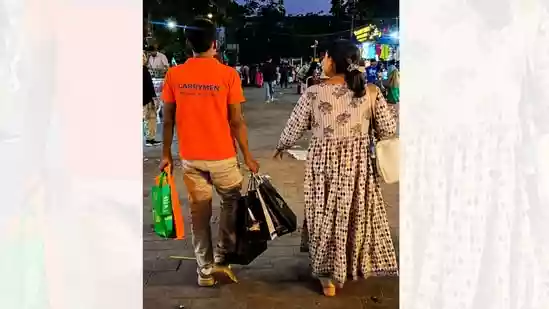 <h4>Lajpat Nagar’s CarryMen ‘shopping assistant’ service sparks debate after viral pic of man holding bags</h4><h4>CarryMen is a