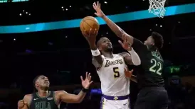 The Los Angeles Lakers centre DeAndre Ayton endured a knee injury during the fourth quarter of the game against the New Orleans Pelicans on Sunday