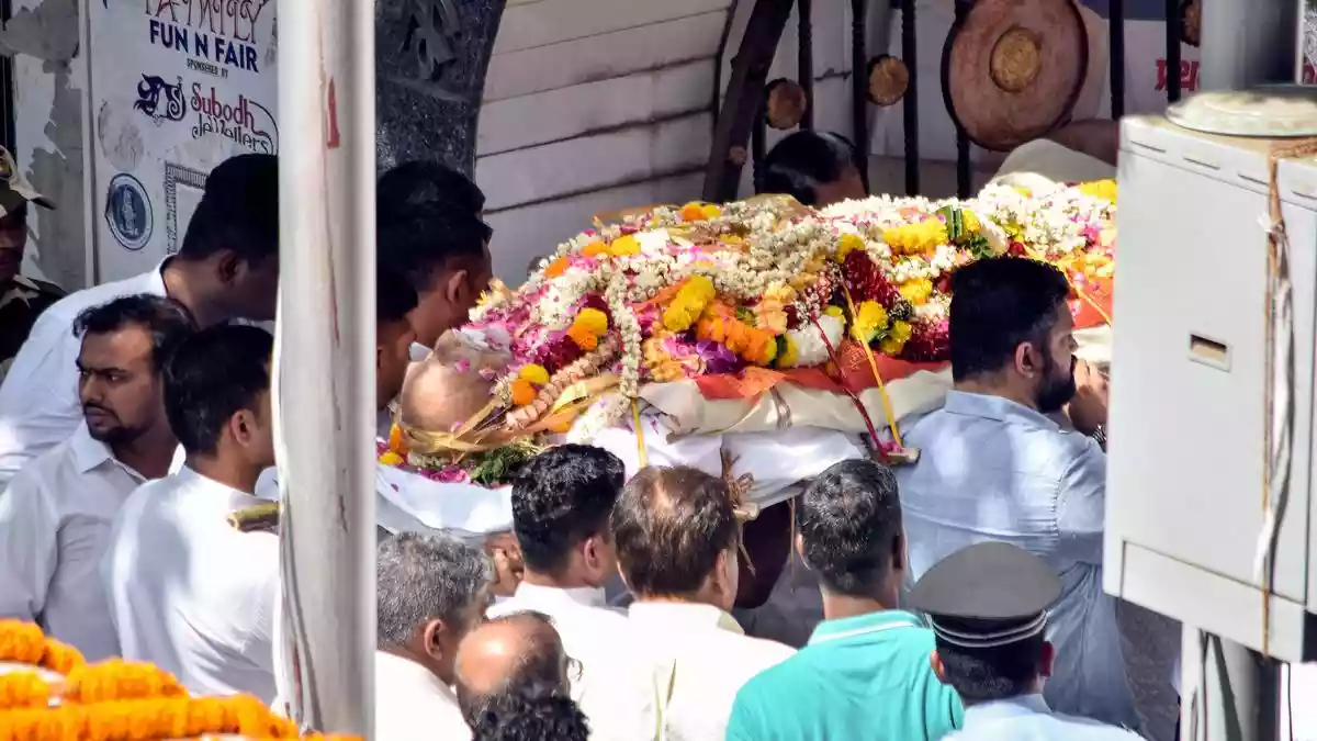 The last rites of former Raymond Group chairman Vijaypat Singhania were performed in Mumbai on Sunday (March 29, 2026). He passed away on Saturday (March 28