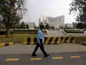 Lawyers in Pakistan's Lahore announce strike against constitutional amendment