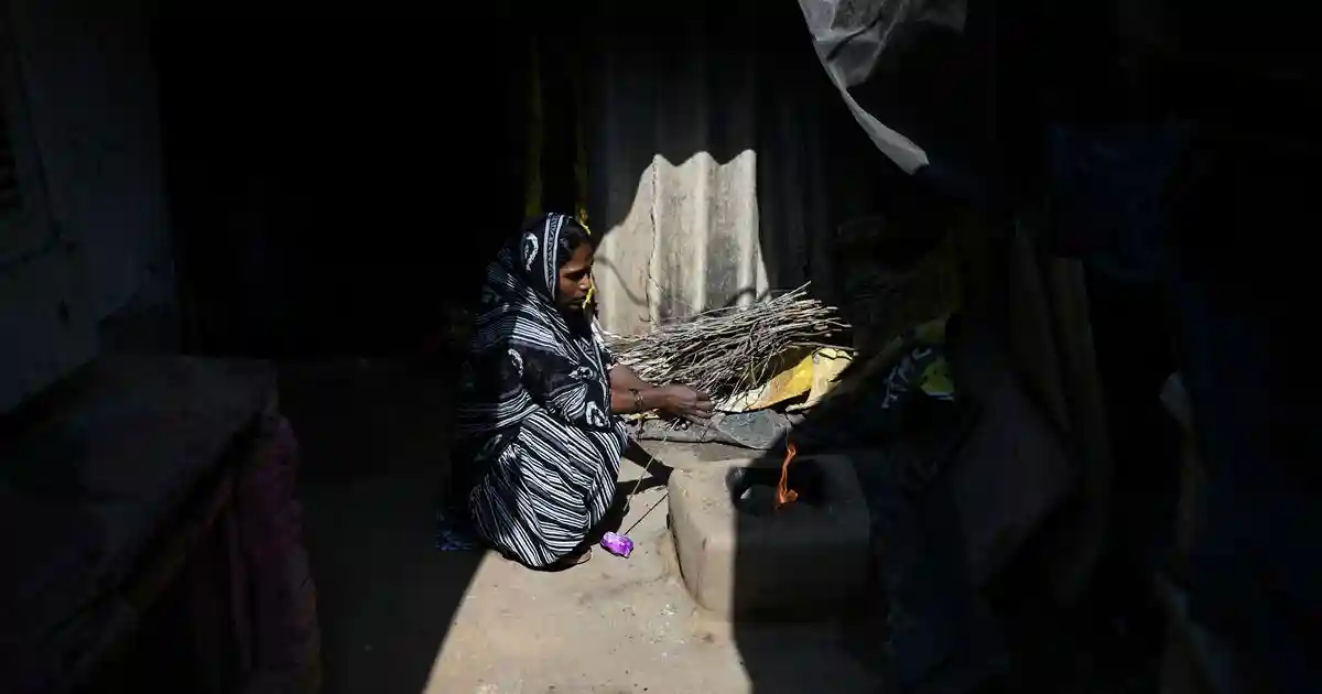 Parveena Khatun, 45, runs a tea stall on Baba Gangnath Marg in Delhi’s Munirka. The shortage of cooking gas cylinders has affected Parveena’s income