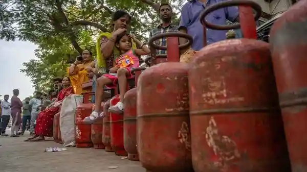 LPG cylinder price on 28 March
