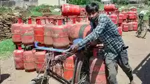 LPG cylinder shortage hits Mumbai