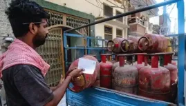 New Delhi: <strong>Commercial LPG gas cylinder price hiked:</strong> Oil marketing companies (OMCs) have increased the price of commercial LPG gas